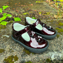 Load image into Gallery viewer, Andanines 201719-19 Burgundy Patent Shoe
