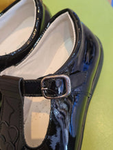 Load image into Gallery viewer, Andanines 212592 Black Patent School Shoe
