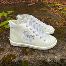 Load image into Gallery viewer, Andanines 262462-5 Pearlescent White Boot
