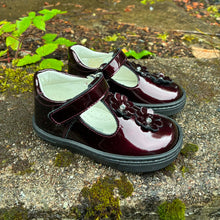 Load image into Gallery viewer, Andanines 201719-19 Burgundy Patent Shoe
