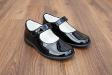 Load image into Gallery viewer, Andanines 252603 Black Patent School Shoe
